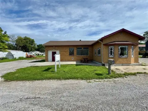 Mixed-Use Property in Waverly, MO