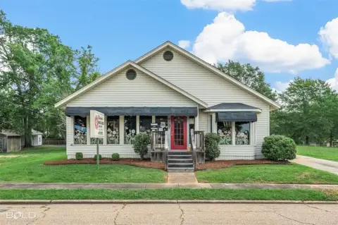 Charming Retail Building Near Downtown