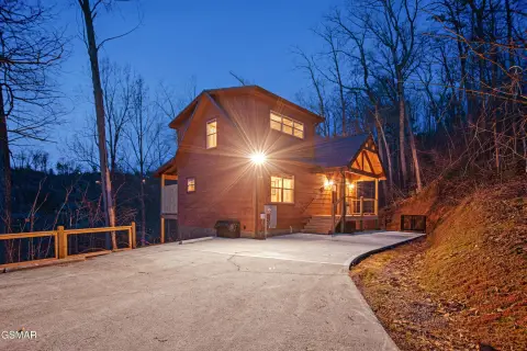 Mountainside Cabin Near Gatlinburg