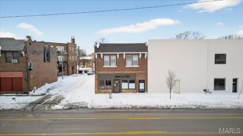 Mixed-Use Building on South Grand