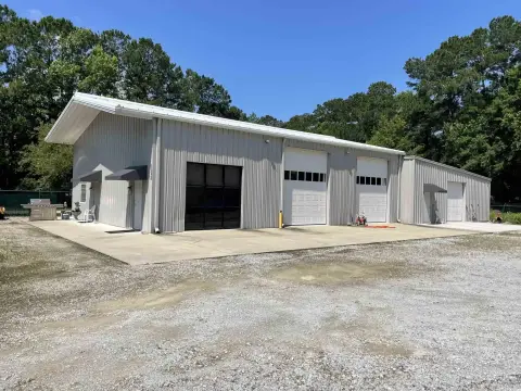 Climate-Controlled Warehouse with Apartment