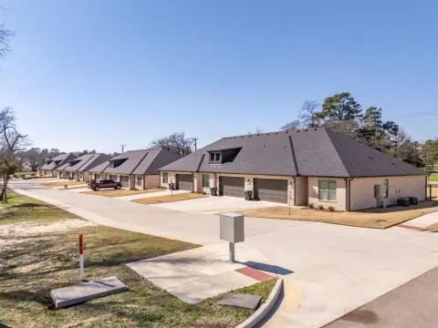 Investment Triplexes with Expansion Potential