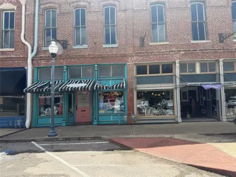 Downtown Bonham Commercial Building