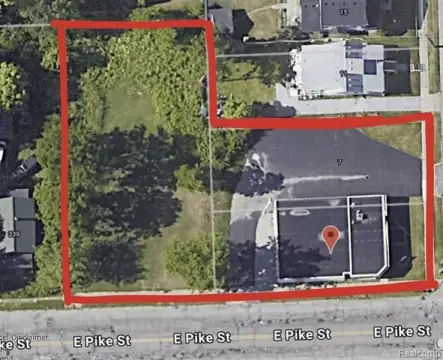 Pontiac Commercial Property with Kitchen