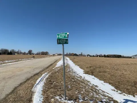 Sheridan, IL Acreage for Home