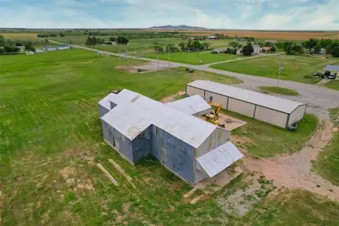 Willow, OK Warehouse on Land