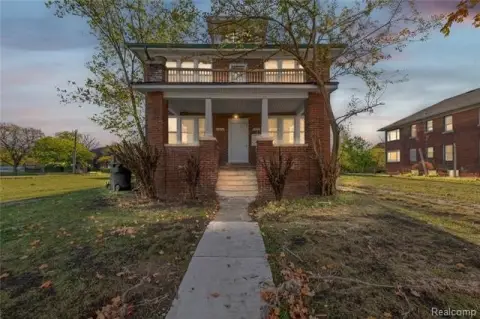 Detroit Quadplex: Remodeled Investment Property