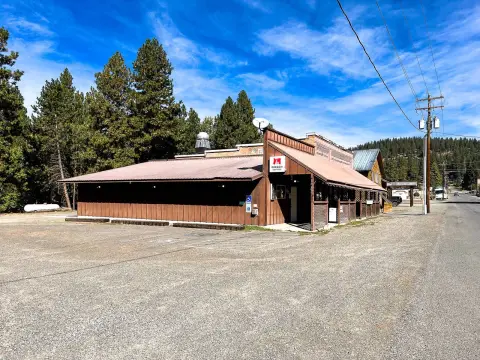 Sumpter Commercial Building with Land