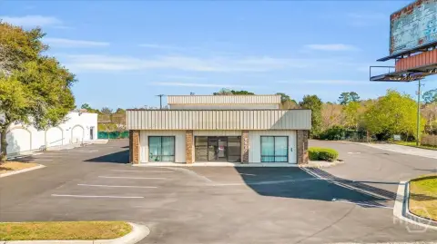 Savannah Commercial Building on Abercorn