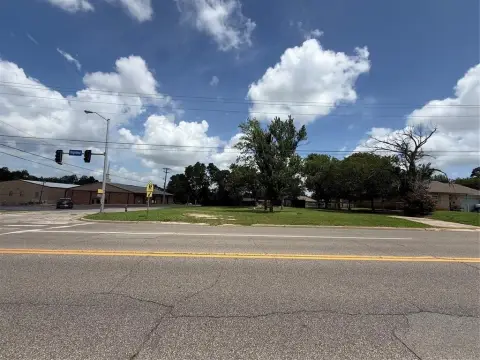 Commercial Land in Shawnee, OK