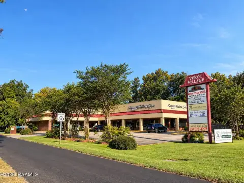 Retail Suites with Salon Improvements
