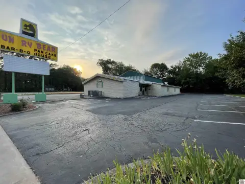 Restaurant/Retail Space in Murray, KY