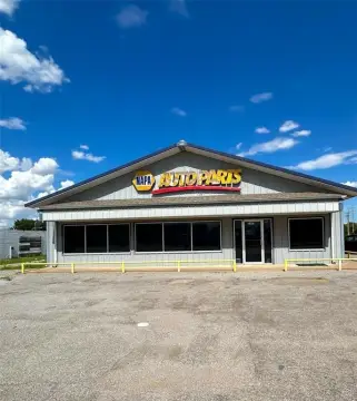 Versatile Commercial Building in Mangum, OK