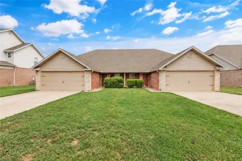 Duplex with Garage and Patio