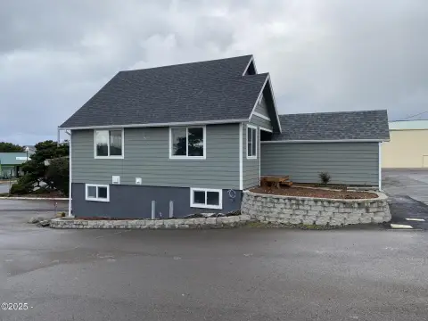 Lincoln City Home with Views