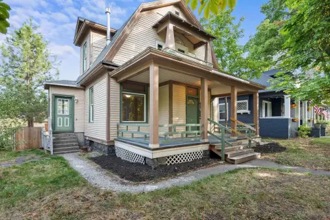 Craftsman Duplex with Balcony