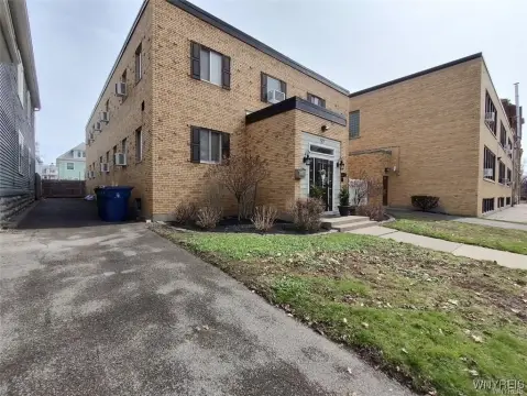 Spacious Rental Near Cazenovia Park