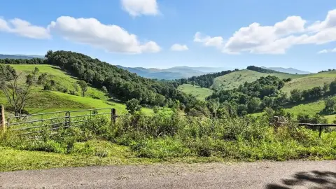 Expansive Acreage in Swords Creek