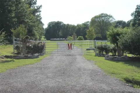 East Texas Acreage with Barndominium