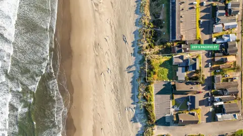 Beachfront Duplex in Rockaway Beach