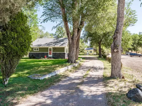 Two Dwellings on Large Lot