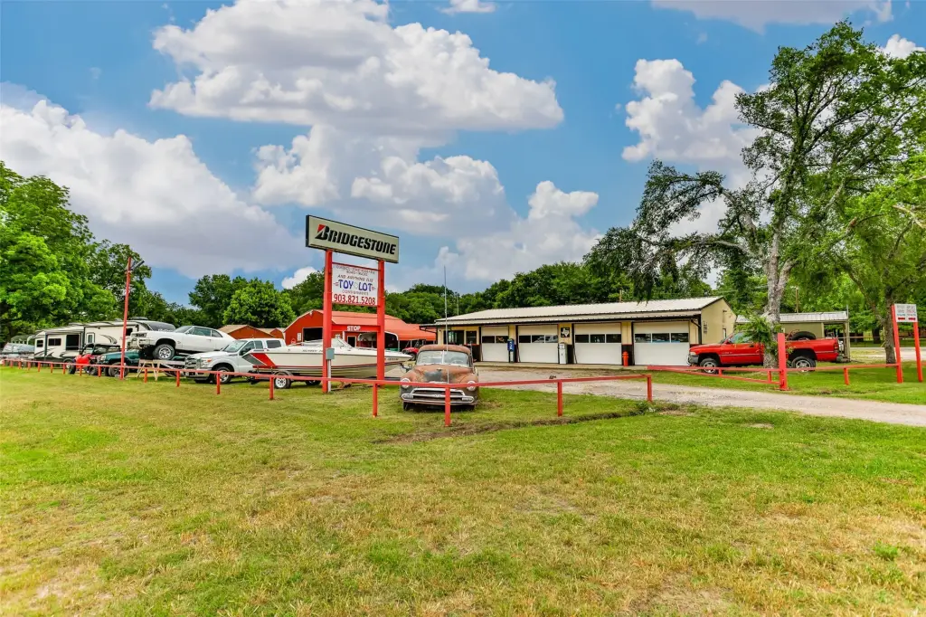 59 Shawnee Trl, Whitesboro, TX 76273