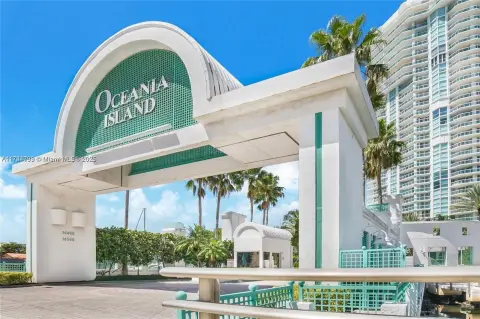 Oceania Island 60' Boat Slip