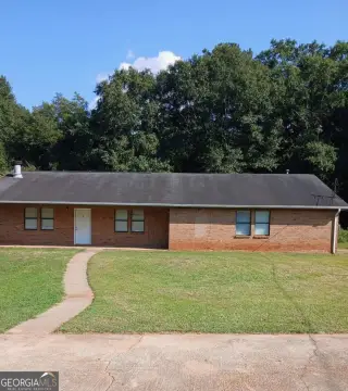 Renovated Two-Bedroom Duplex