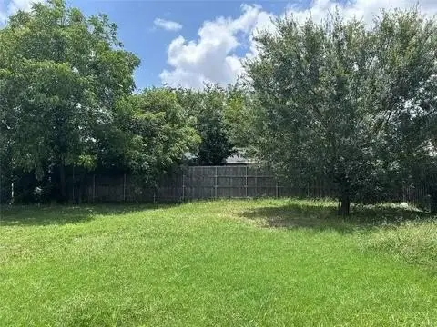 Residential Land in Garland, TX