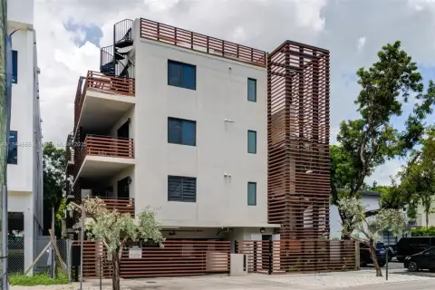 Luxury Residences in Coconut Grove