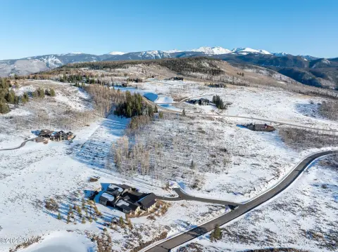 Land in Cordillera Summit