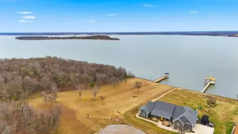 Waterfront Land in Bluffview Estates