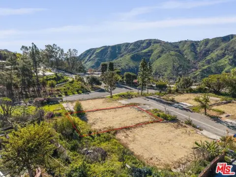 Land in Pacific Palisades