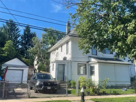 Colonial Duplex with 5 Bedrooms