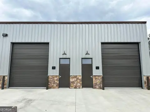 Luxury Garage Unit for Lease