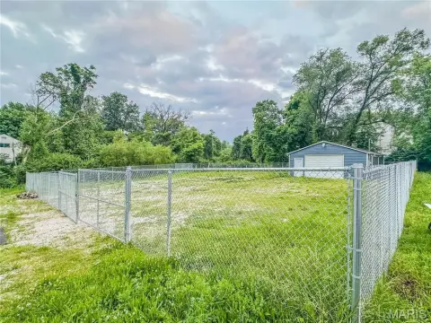 Residential Lot with Garage