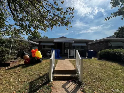 St. Louis Duplex with Garage