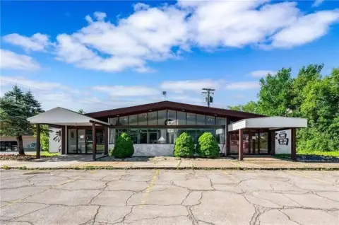 Restaurant Opportunity on Busy Road