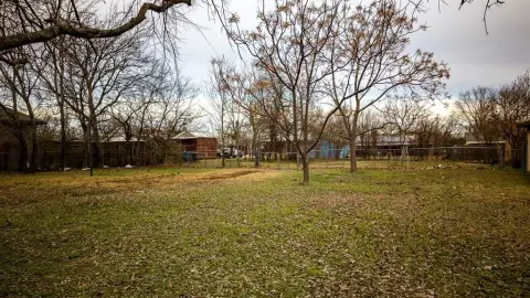 Vacant Lot in Established Neighborhood