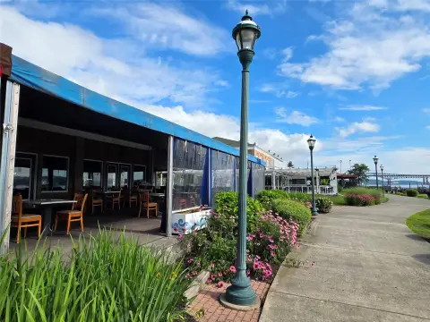 Waterfront Restaurant with Patio Dining