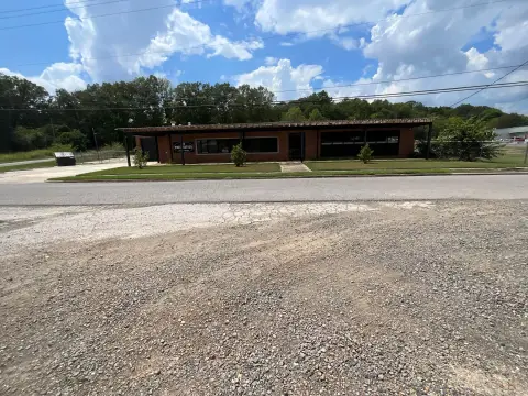 Versatile Commercial Property Near Jasper