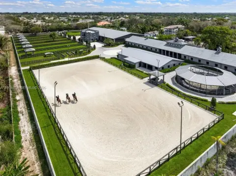 World-Class Equestrian Show Barn
