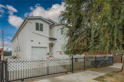Los Angeles Duplex: Investment Opportunity