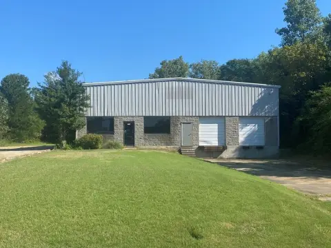Tupelo Commercial Warehouse with Office