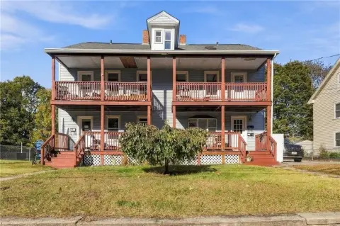 Triplex with Balcony