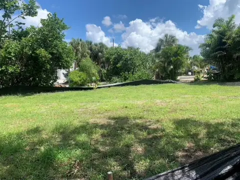 Unique Homesite in Gulfport Marina