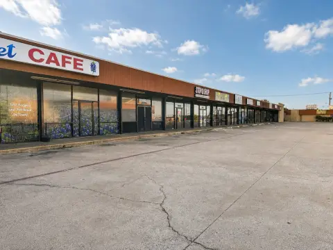 Neighborhood Shopping Center with Restaurant Anchor