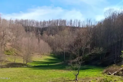 Unrestricted Land Near NC Border