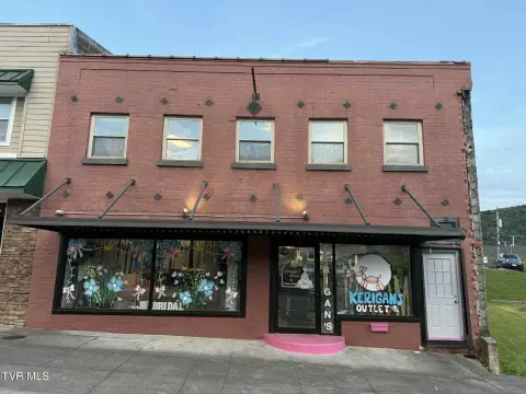 Versatile Commercial Building in Virginia