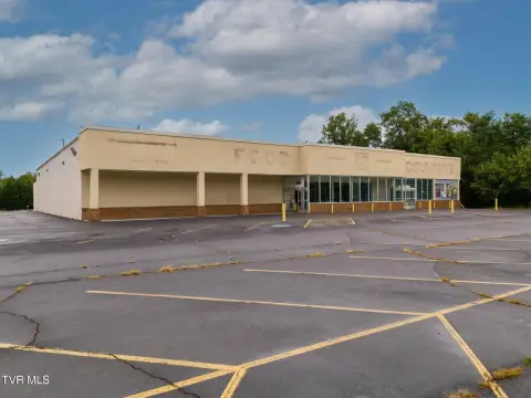 Spacious Commercial Property in Glade Spring